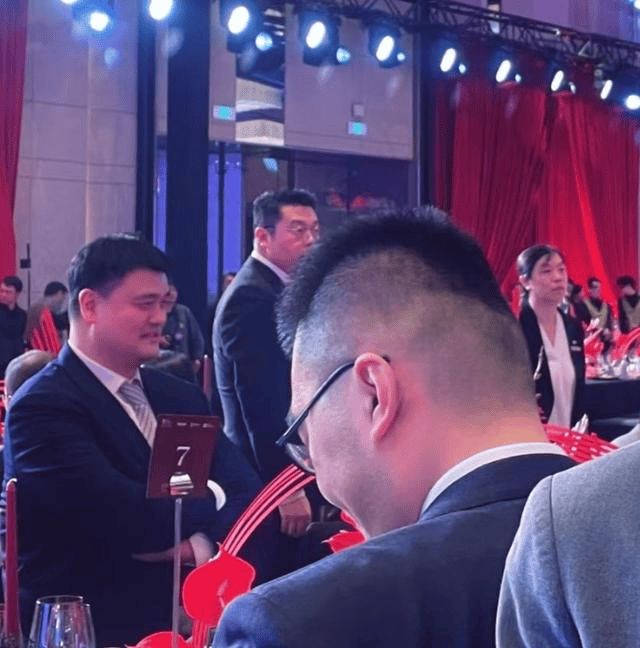 姚明最新動態,小巷深處的籃球傳奇與特色小店的奇遇