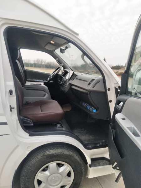 福田G9加長版最新版,小巷中的美食秘境探索