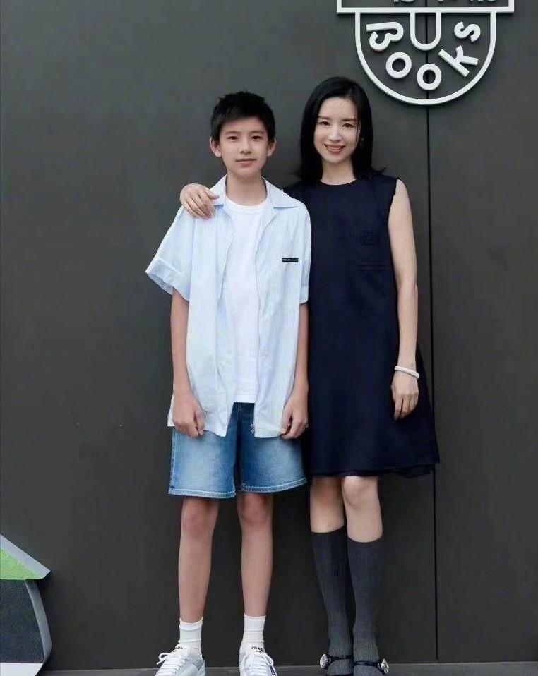 董潔潘粵明重塑愛情，最新消息星光再現(xiàn)。