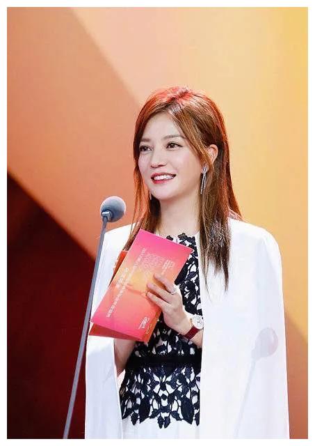 趙薇最新日常溫馨之旅，友情之花盛開，新動態揭秘