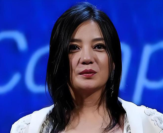 趙薇最新日常溫馨之旅,友情之花盛開,新動態揭秘