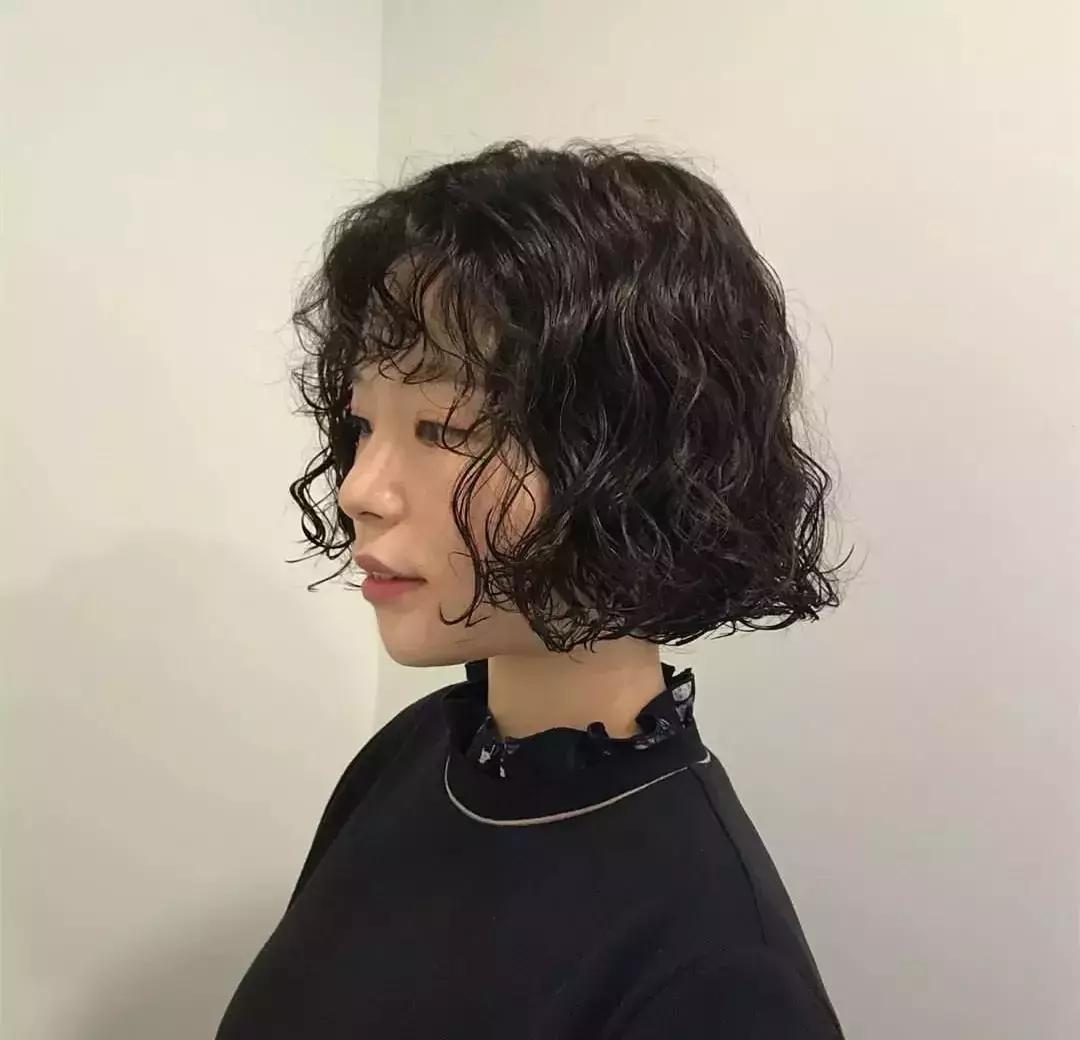 女人短發燙發最新時尚發型,魅力無限,時尚新潮流