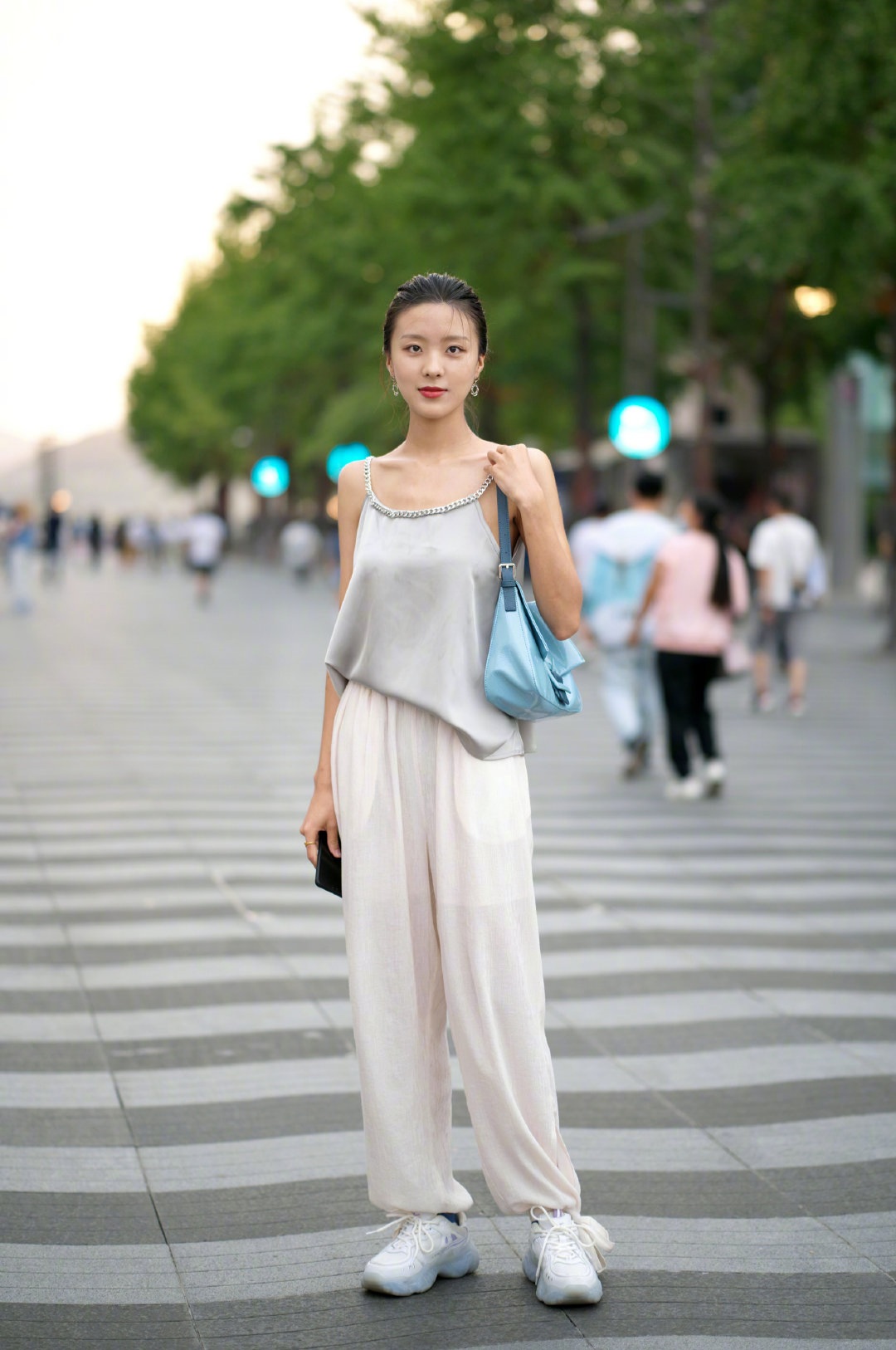 最新街拍圖，時尚潮流瞬間的捕捉