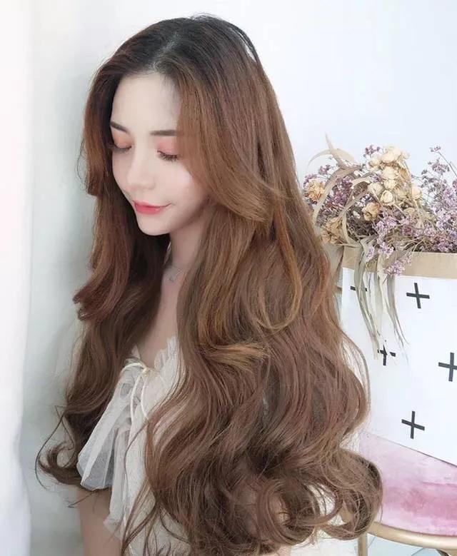 ??最新卷發發型,瞬間散發迷人魅力!