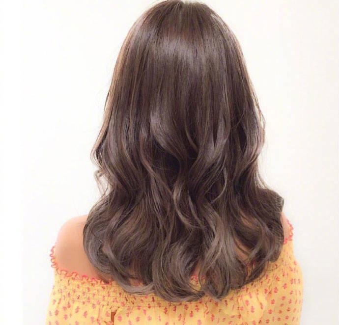 ??最新卷發發型,瞬間散發迷人魅力!