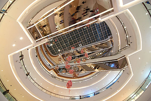 最新商場全景,商業(yè)發(fā)展與消費(fèi)者體驗(yàn)的博弈之旅