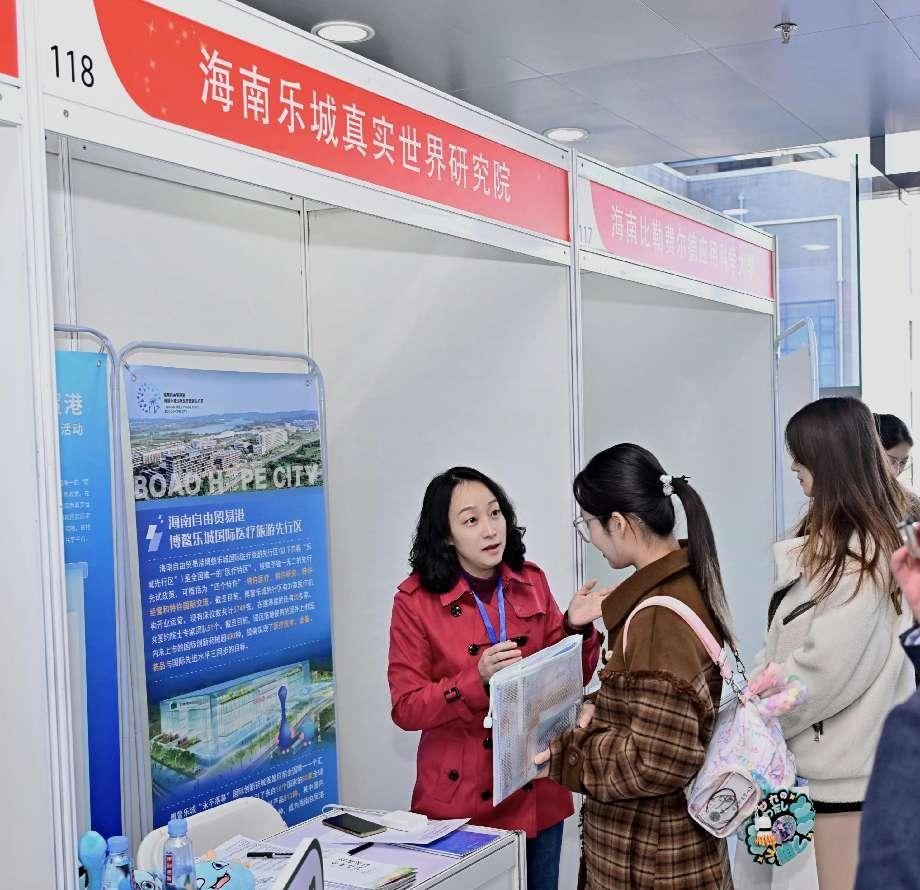 瓊海最新工作招聘探索,小巷中的職業(yè)寶藏與未知奇遇!