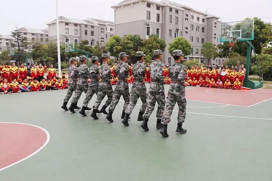 引領時尚新潮,最新隊列潮流資訊!