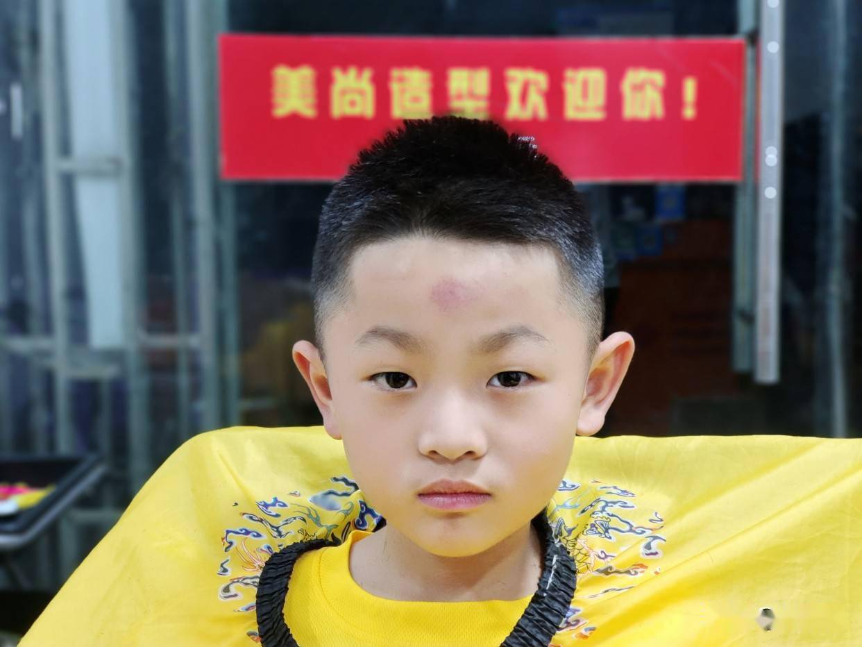 最新男孩發型潮流與友情故事，背后的情感與時尚潮流解讀