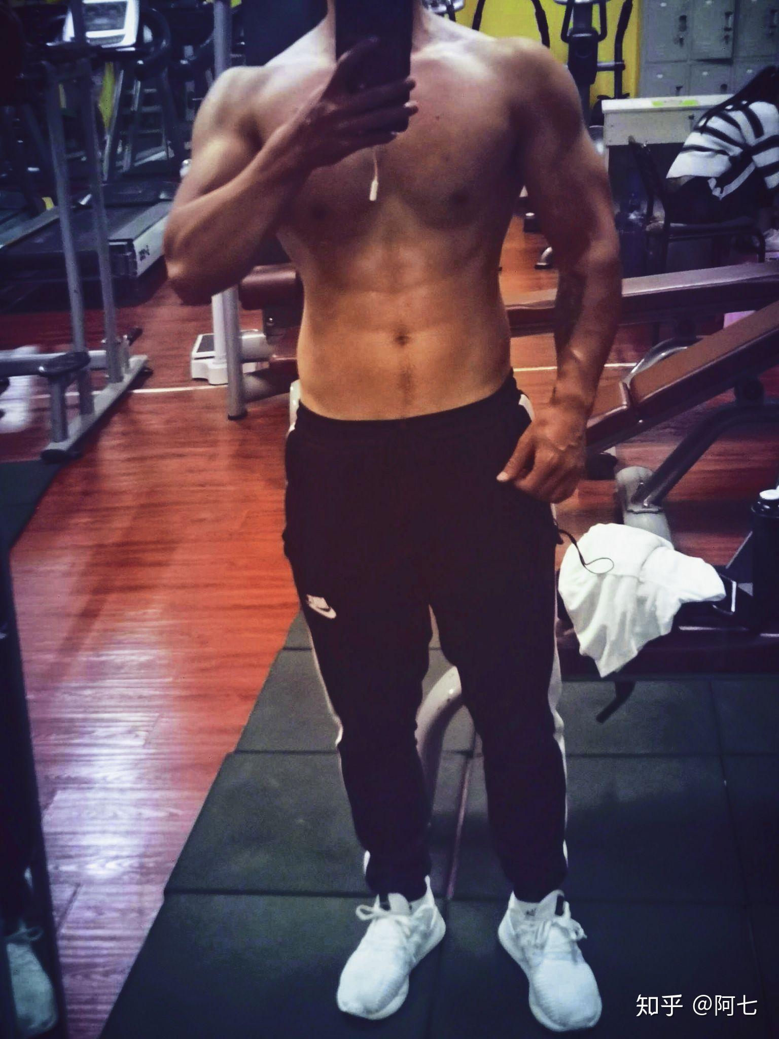 揭秘李宇恩裸雞圖背后的真相與爭議風波