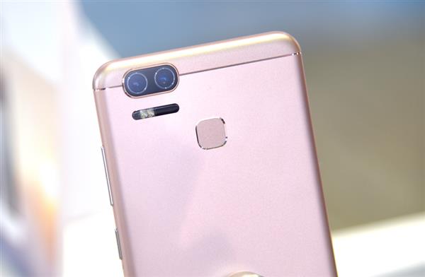 華碩鷹眼3最新動態(tài)，溫馨數(shù)碼奇緣揭秘