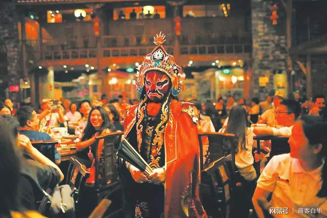 創新與傳統的碰撞,揭秘2025年最新地攤貨風潮