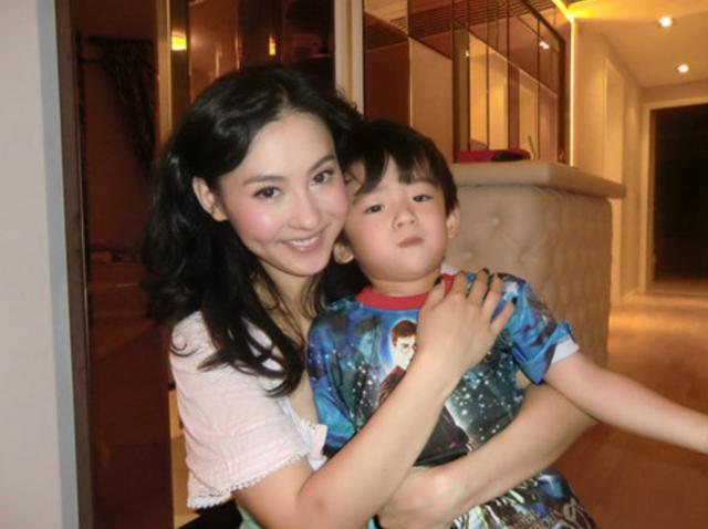 張柏芝與孩子日常溫馨趣事最新報道