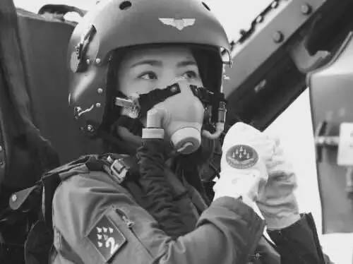 余旭飛行員最新照片，英雄形象的現代詮釋風采