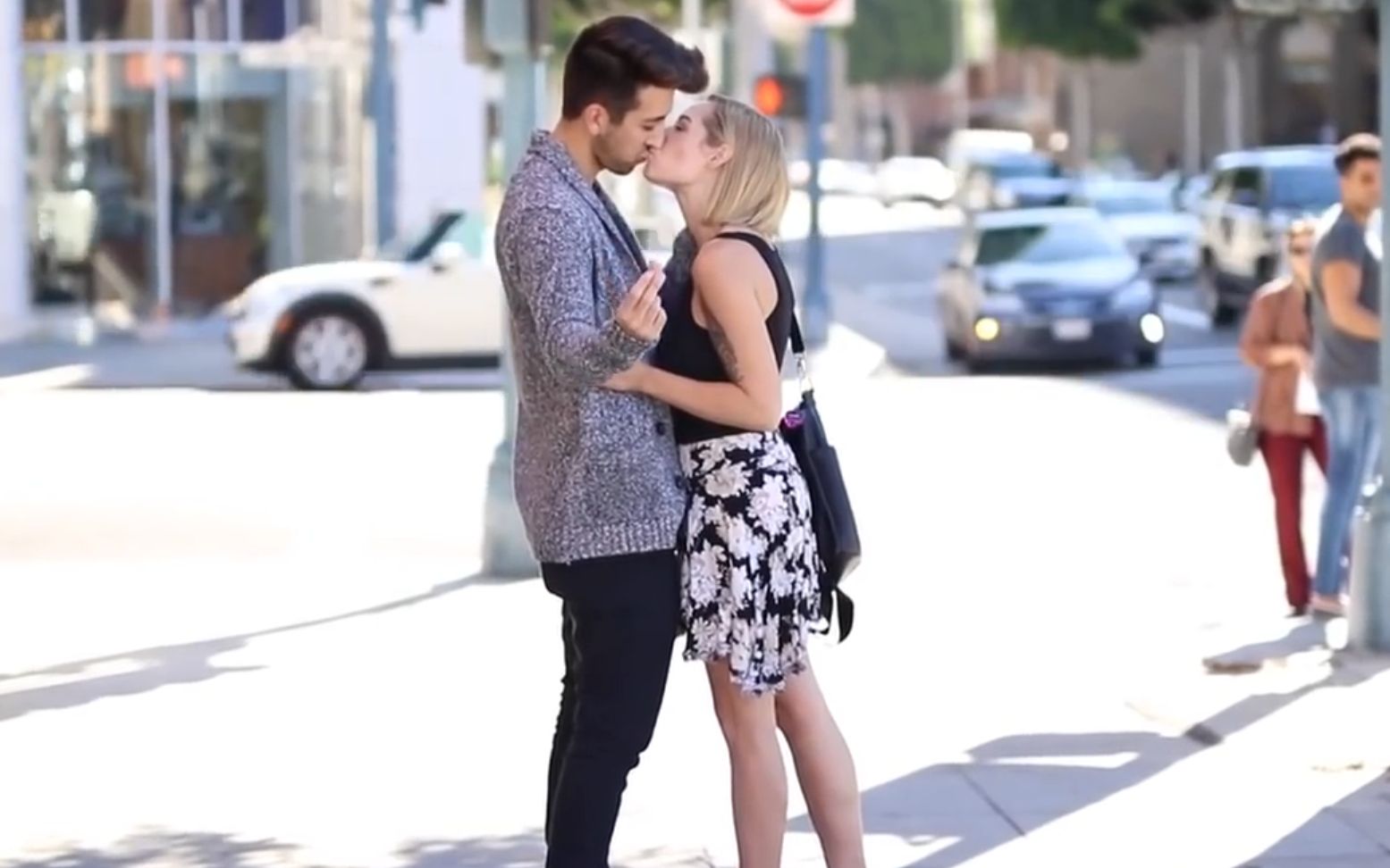 小紅書熱推!國內騙吻狂魔最新視頻震撼上線!