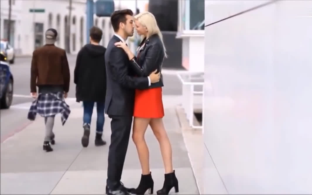 騙吻狂魔最新視頻集錦,心動不已的浪漫瞬間回顧