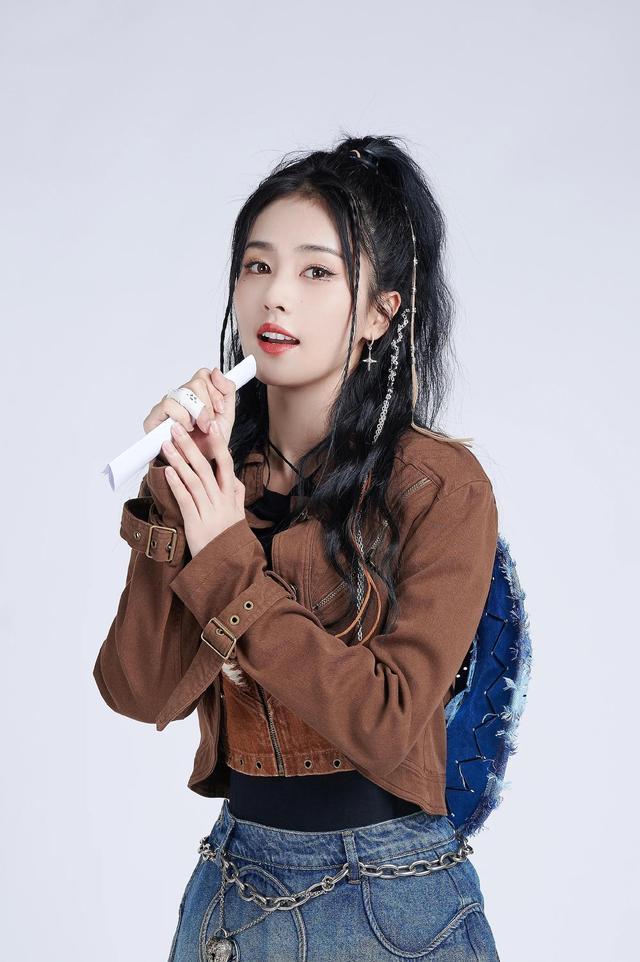 白鹿最新圖像,展現(xiàn)自信與成就,繪就變化之光輝畫卷