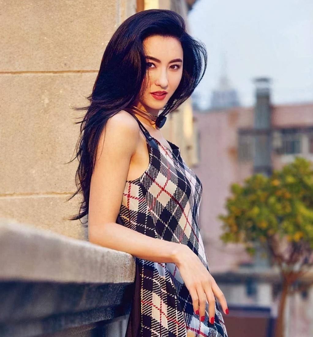 星女郎最新風采與小巷深處的獨特風情