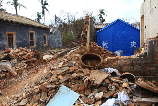 房子倒塌最新情況及詳細步驟指南解析