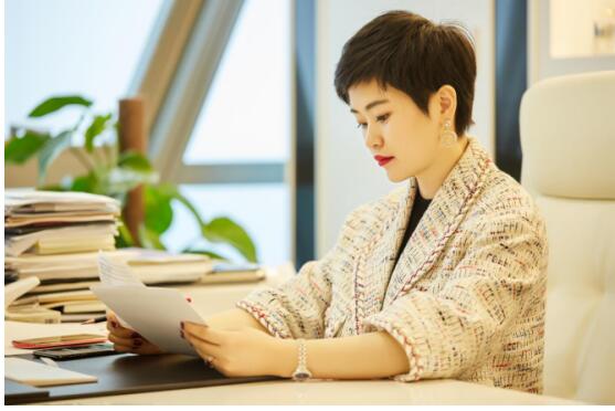 陳萍最新風采驚艷小紅書世界！