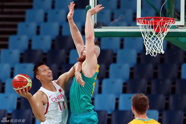 易建聯(lián)最新隔扣，自信與成就感的力量展現(xiàn)！