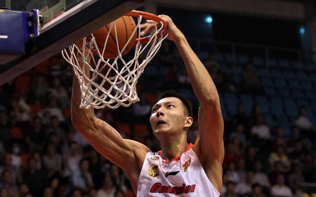 易建聯(lián)最新隔扣,自信與成就感的力量展現(xiàn)!