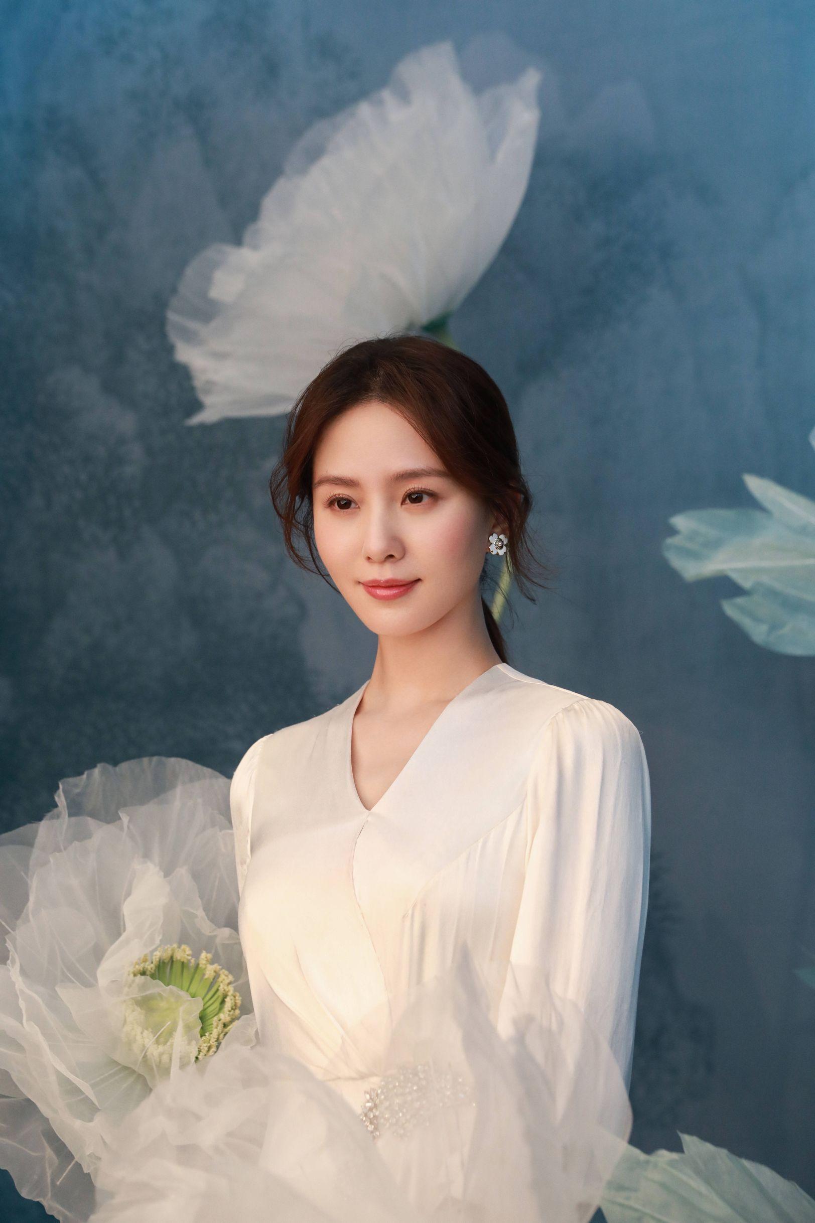 張凌赫最新潮流穿搭,引領(lǐng)時(shí)尚潮流新風(fēng)尚