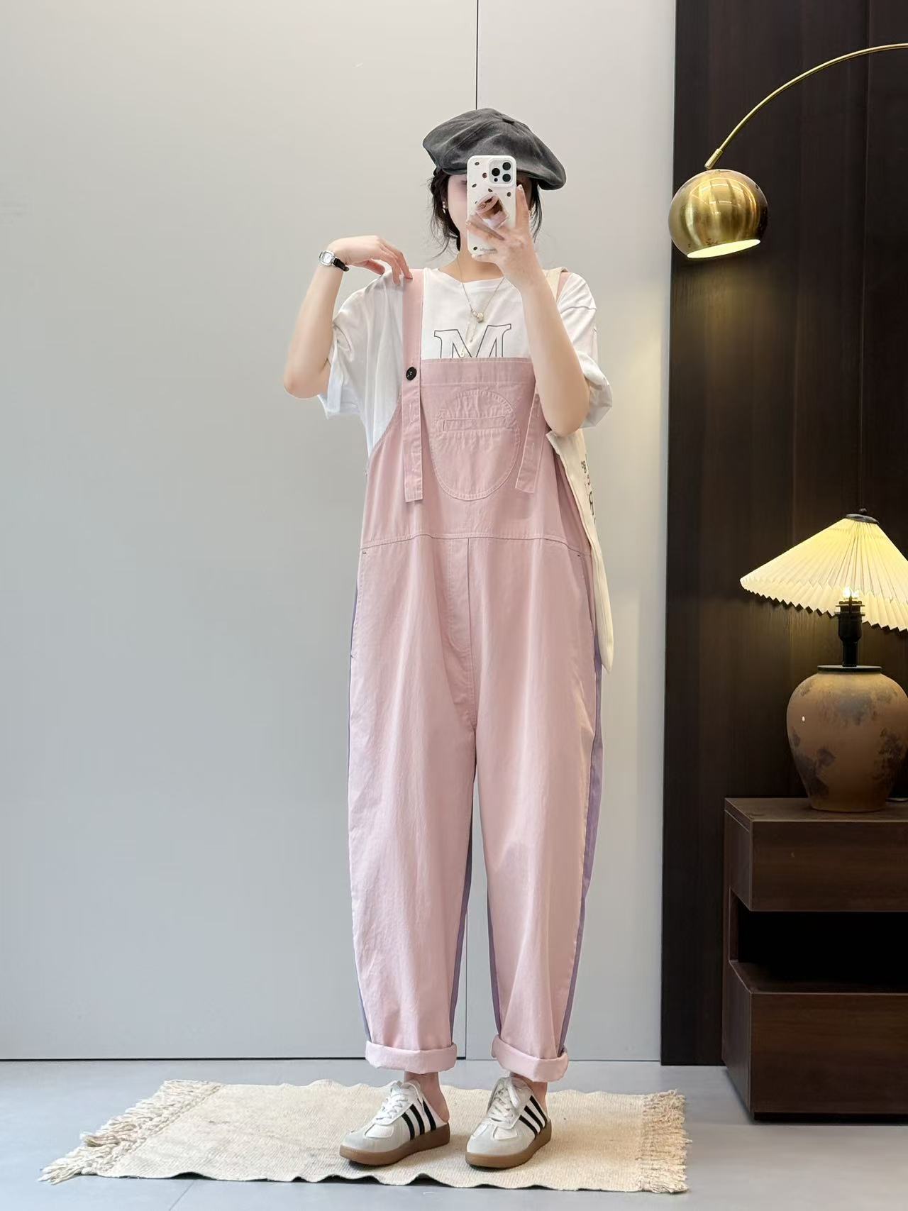 最新版背帶褲,自然美景探險(xiǎn)之旅的時(shí)尚必備之選