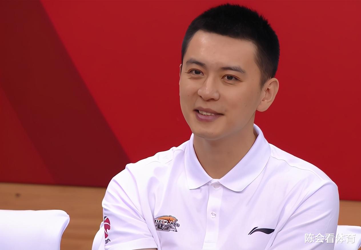 遼寧男籃楊鳴的最新動(dòng)態(tài),籃球魂與小巷美食的奇遇