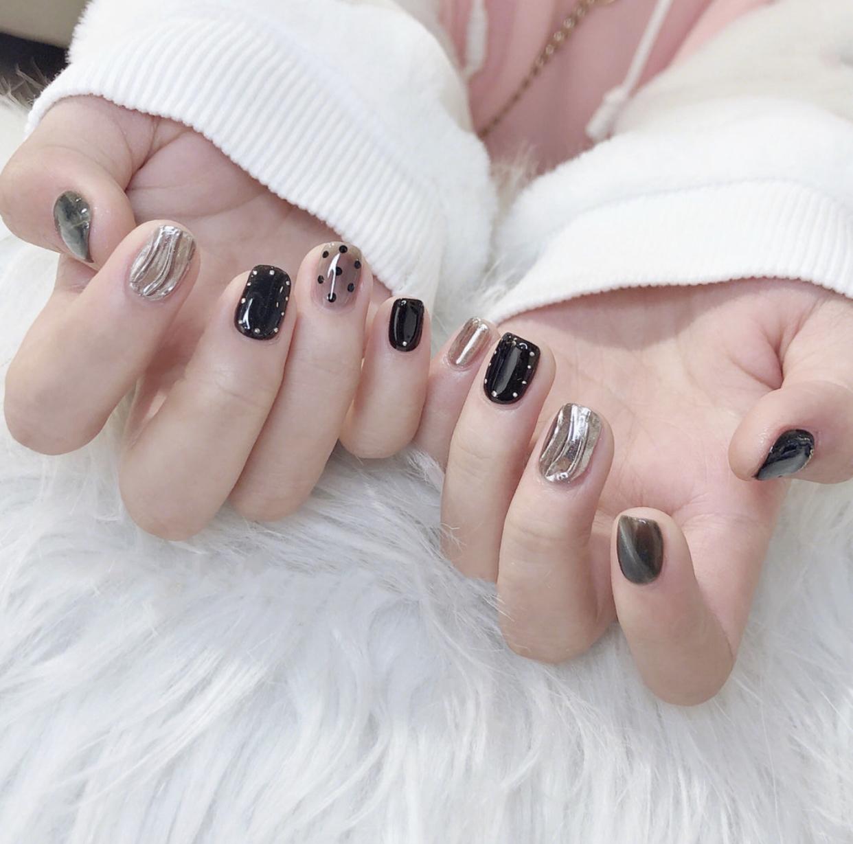 美甲早秋流行趨勢揭秘,小巷深處的最新時尚秘密