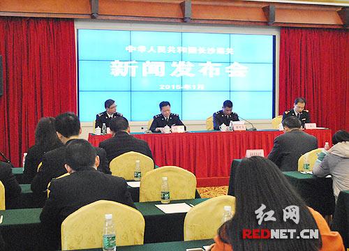 海關(guān)最新動態(tài)與巷弄深處的獨特小店探秘